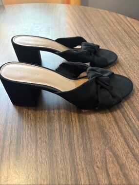 Old Navy Size 8 Black Knotted Block Heel Mules Faux Suede